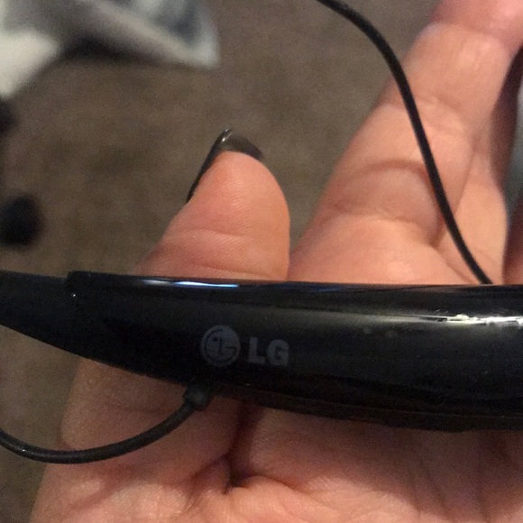 Wireless headphones can connect your phone - Picture 2 of 2